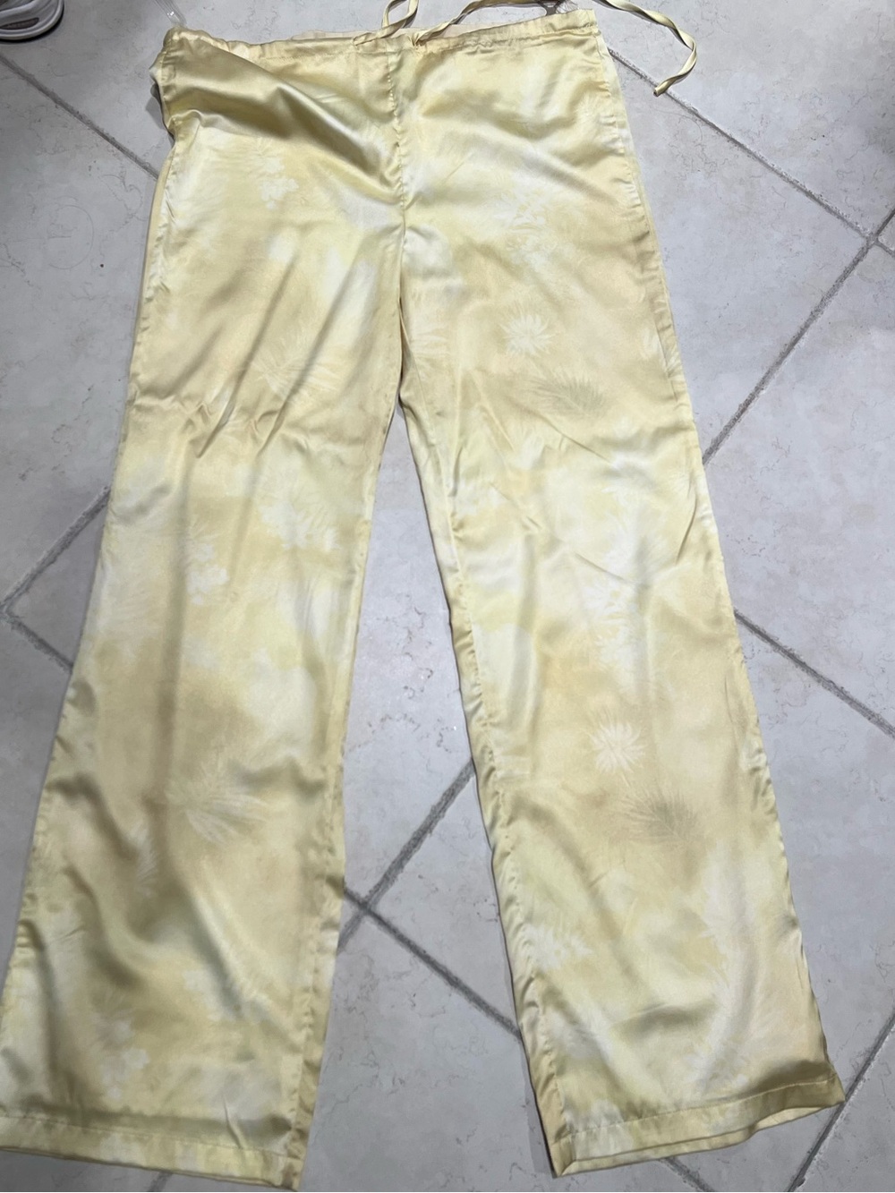 SNDYS Butter Yellow Satin Matching Set Top & Pants Size S - Picture 4 of 7